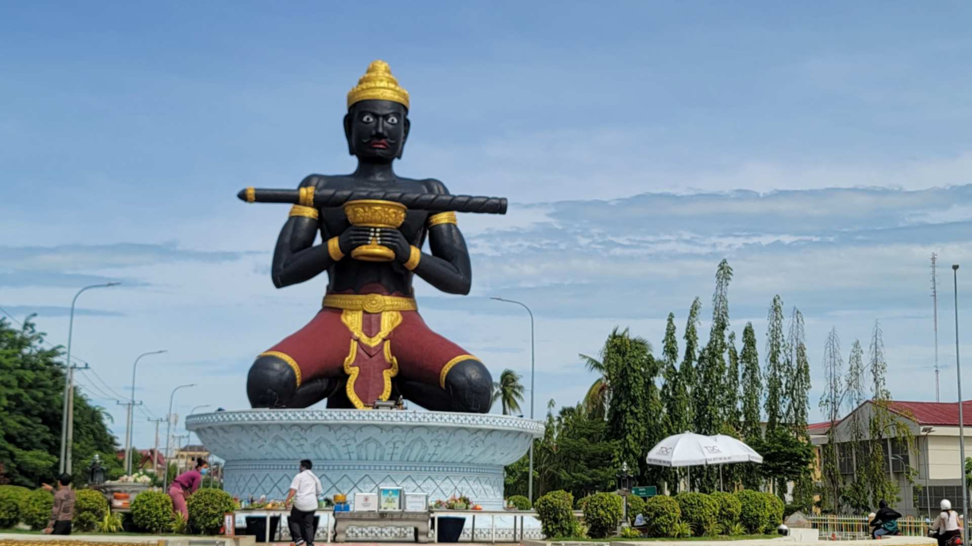 Battombong Battombang statue